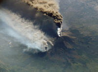 Etna_eruption_seen_from_the_International_Space_Station.jpg (1066210 bytes)