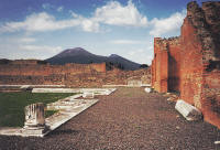 Vesuvius_from_Pompeii.jpg (203901 bytes)