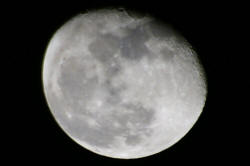 Moon.jpg (22963 bytes)